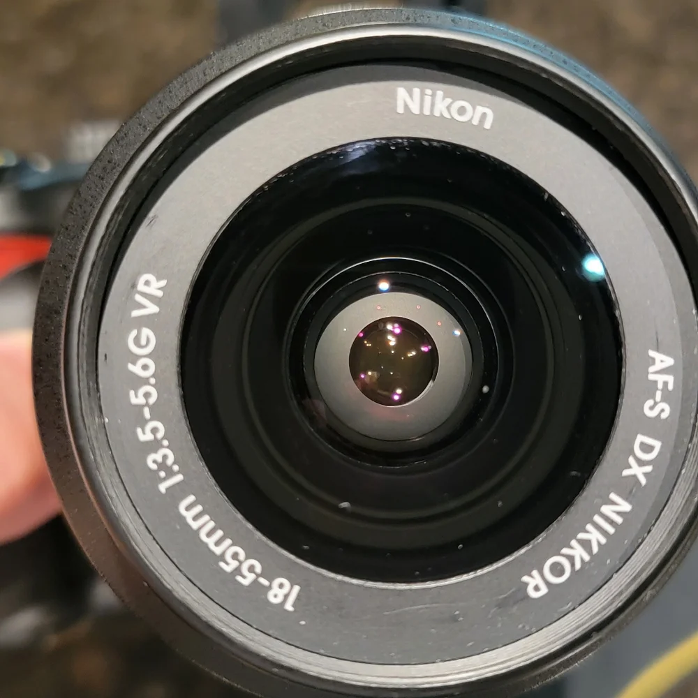 Nikon D5000 AF-S Nikkor 18-55mm Camera